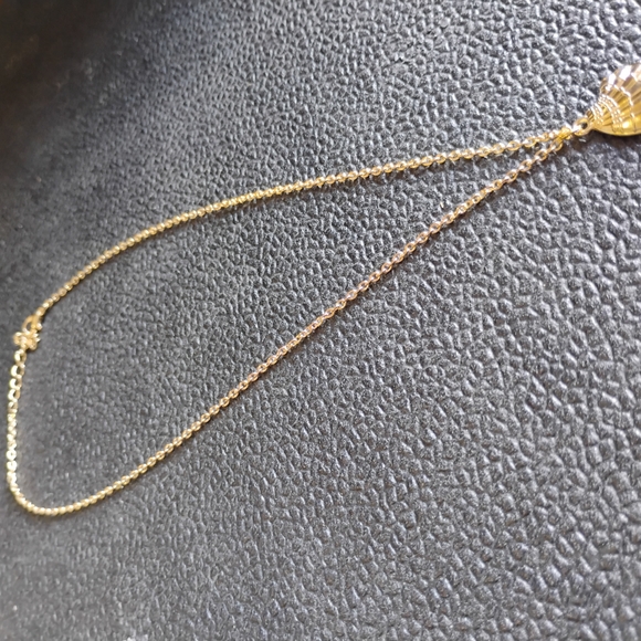 Gold Shell Pendant Necklace - Picture 4 of 4